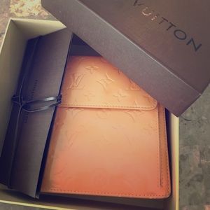Louis Vuitton Mott vernis apricot